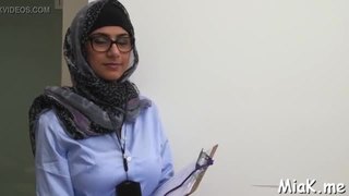 Arab horny hottie demonstrates her skills in cock-sucking and riding