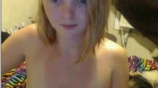 A very cute teen nude in webcam!